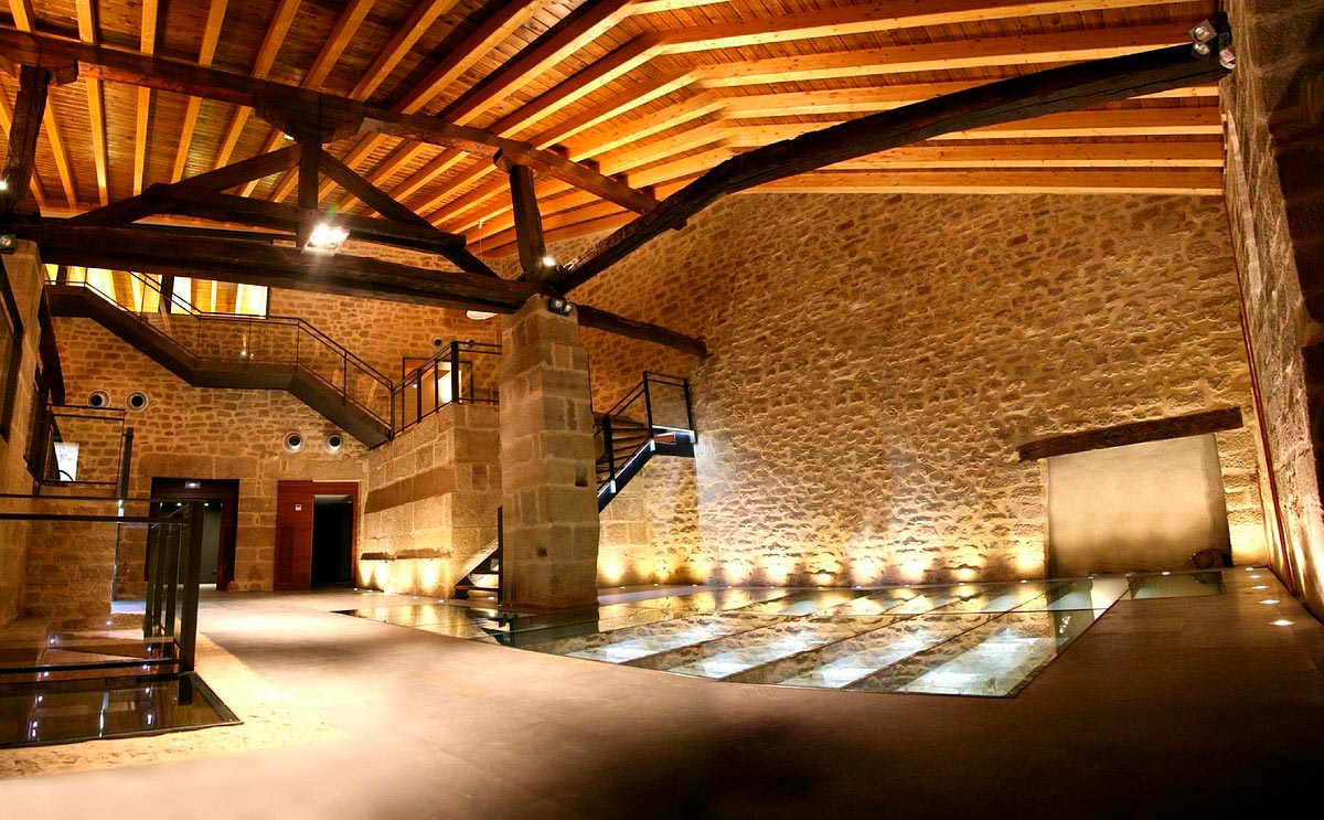 Ven a conocer Bodegas Casa Primicia. La bodega del siglo XV ubicada en Laguardia.